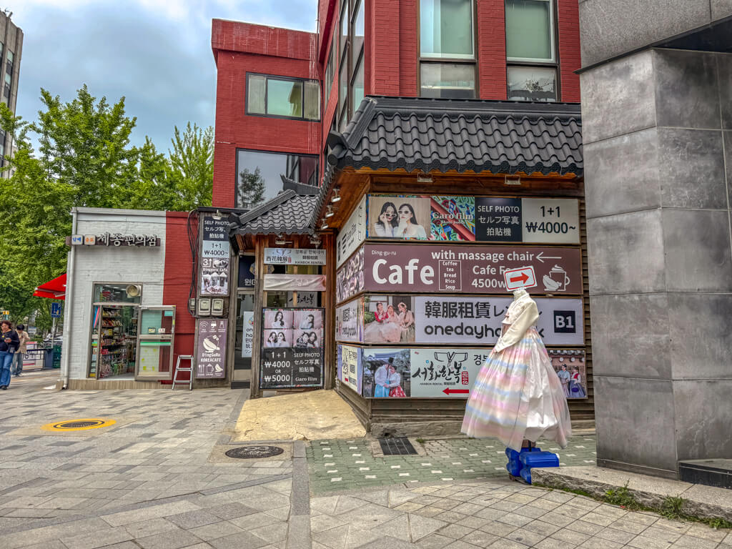 One Day Hanbok gyeongbokgung Seoul South Korea _ Laugh Travel Eat