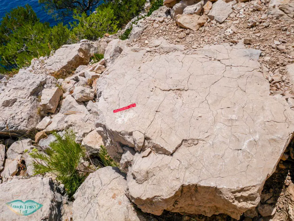 red path sign from calanque de sugiton to calanque de morgion | Laugh Travel Eat