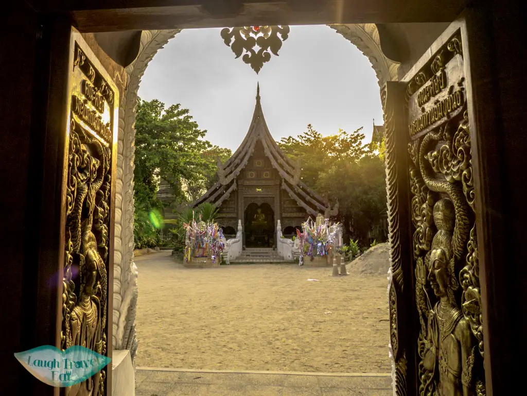 lanna-style-temple-wat-pansao-thailand-laugh-travel-eat