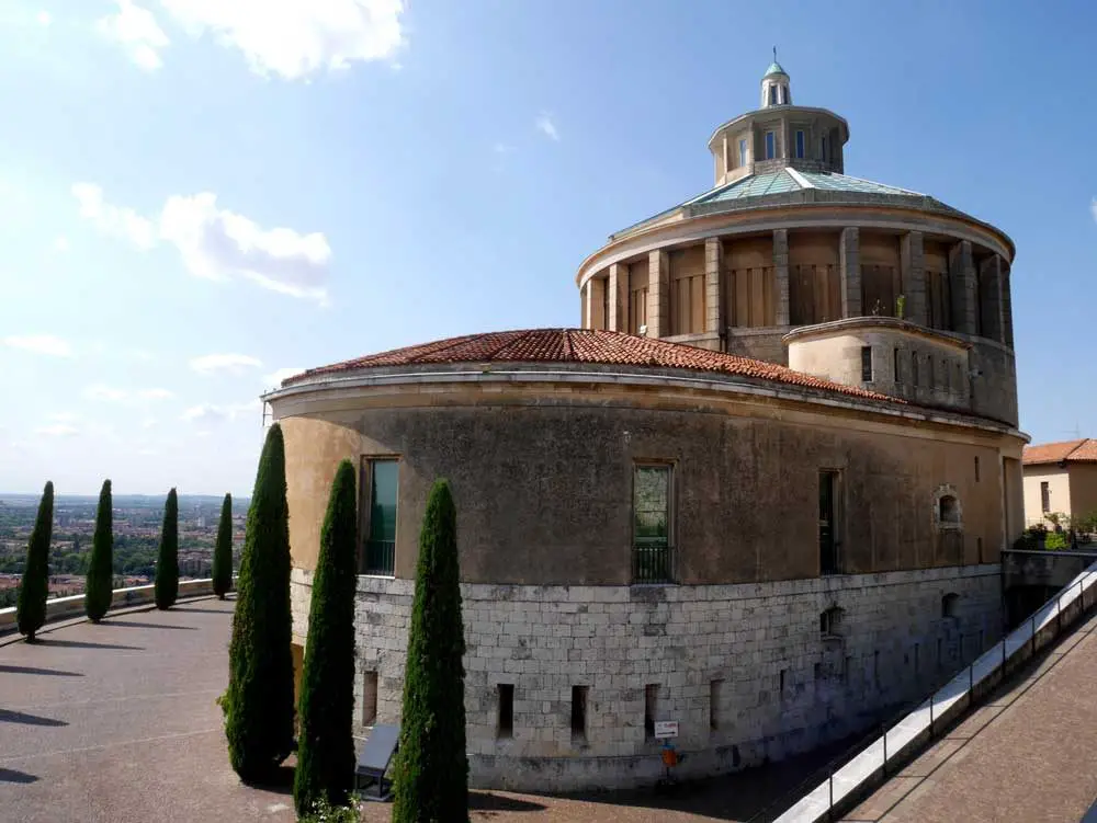 Santuario Nostra Signora di Lurdo nugarėlė, Verona, Italija | Juokitės kelionėmis Valgykite
