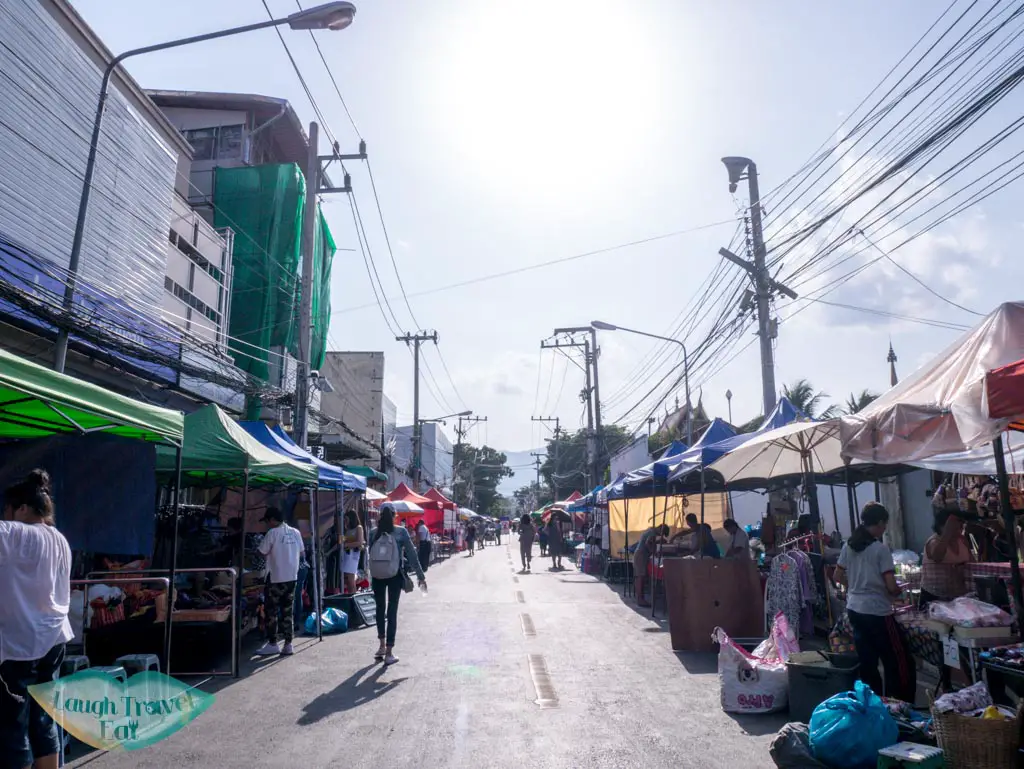sunday-night-Market-being-set-up-Chiang-Mai-thailand-laugh-travel-eat1