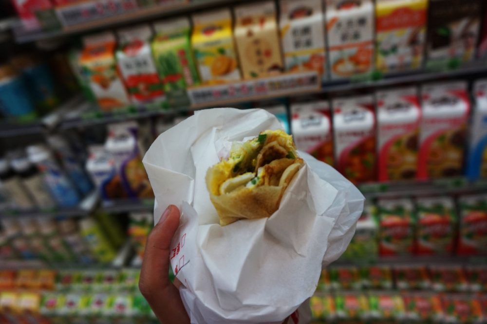 Egg roll at FengJia Night Market, Taichung, Taiwan | Laugh Travel Eat