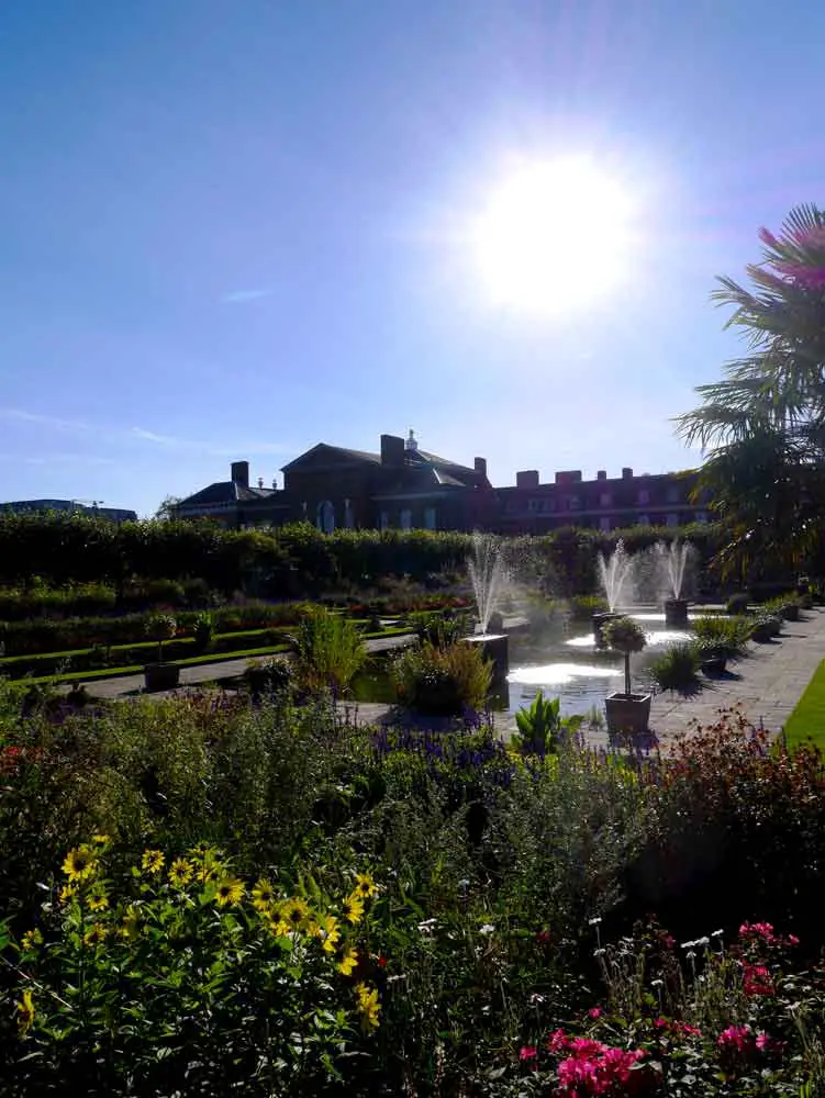 Kensington Gardens right next to Kensington Palace, London, UK | Laugh Travel Eat