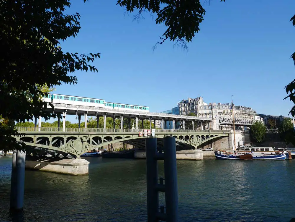 Ponte de Bir-Hakeim, Paris | Laugh Travel Eat