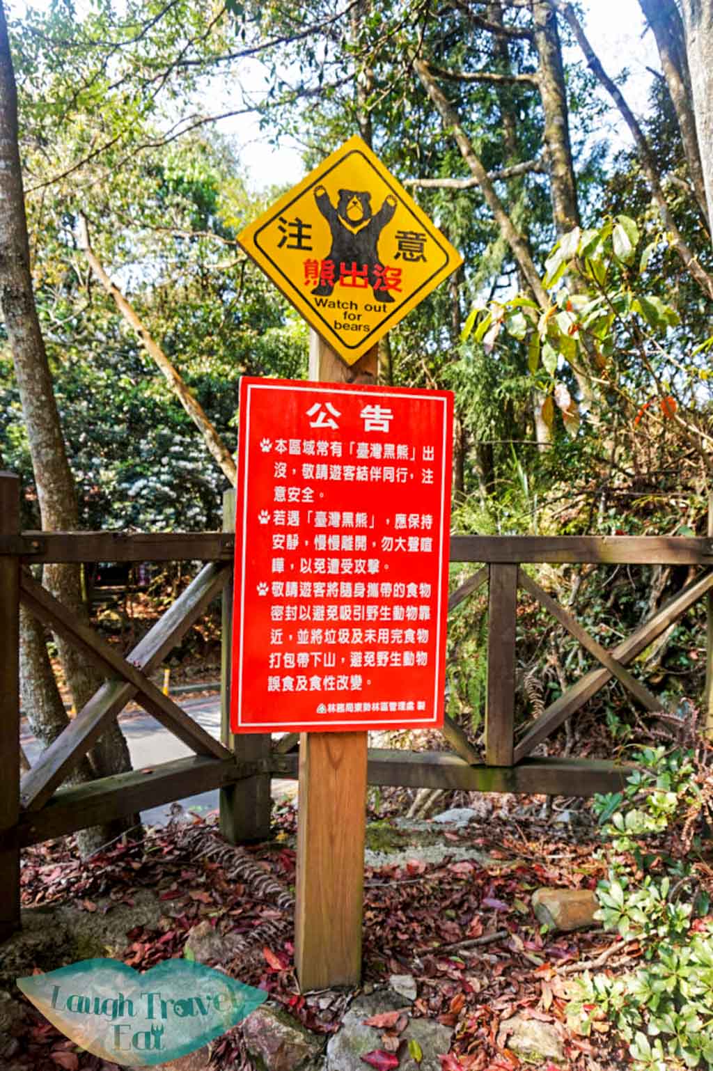 Bear warning sign at the start of Yuan Zui Mountain Trail in Taichung - Laugh Travel Eat