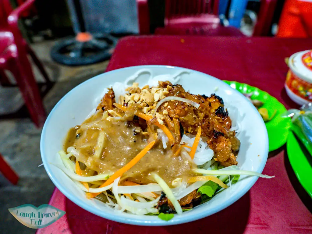 Bun Thit Nuong Quan an ba Tung hue vietnam - laugh travel eat