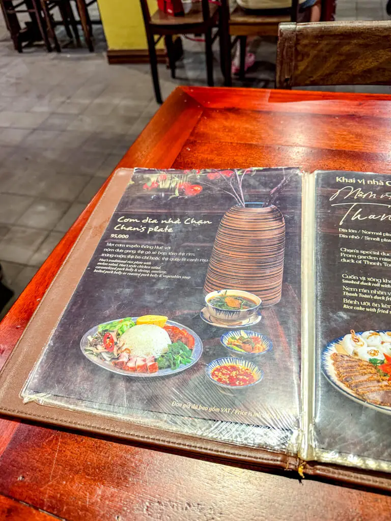 Cơm niêu Chạn restaurant Hue vietnam _ laugh travel eat