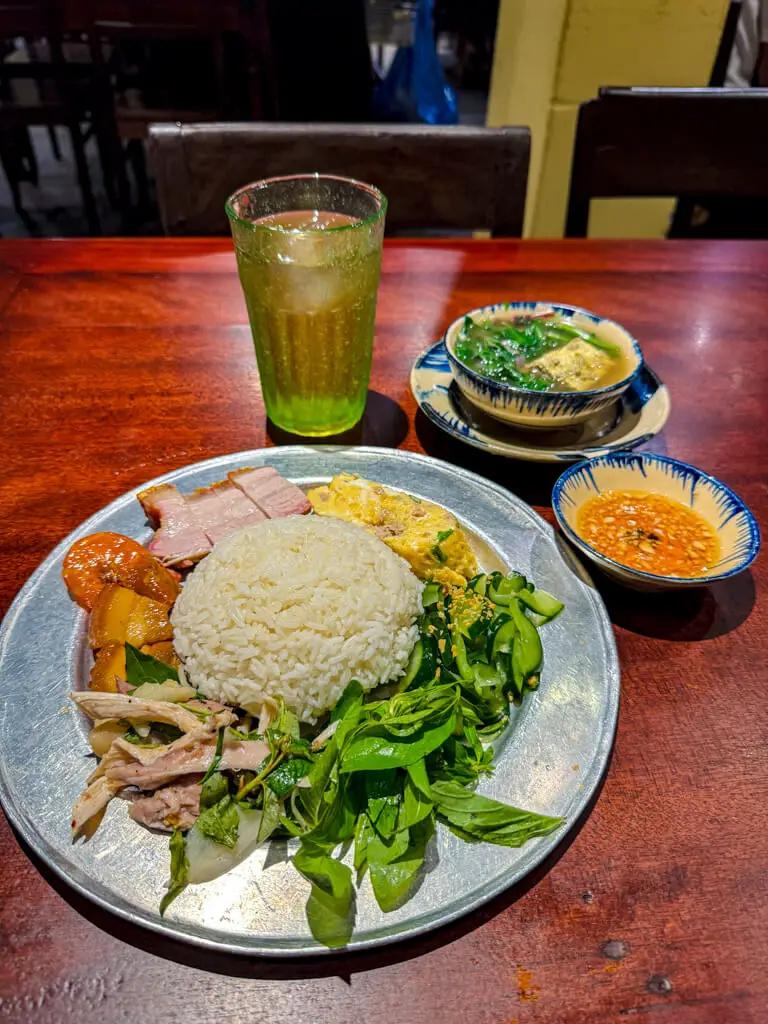 Cơm niêu Chạn restaurant Hue vietnam _ laugh travel eat
