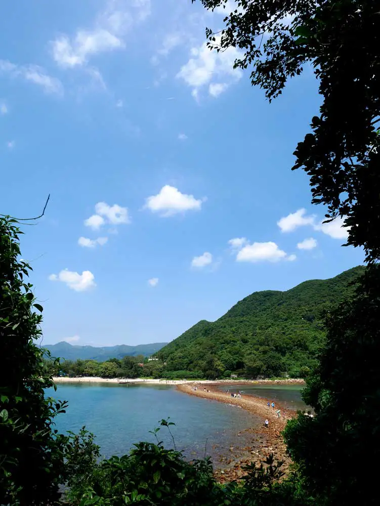 在潮退時才出現的連島沙洲,橋咀,西貢,香港