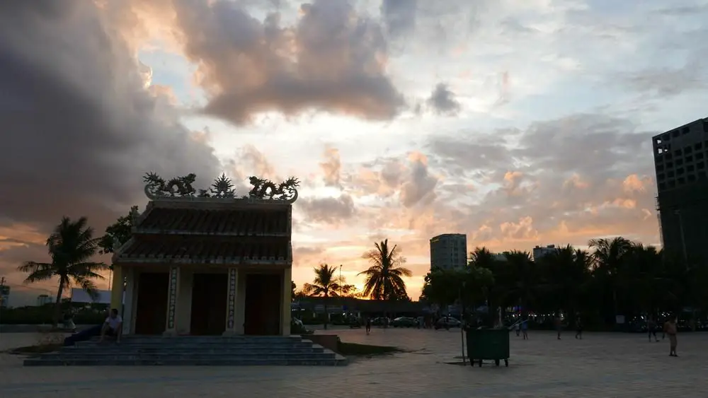 A glorious sunset in Danang, Vietnam | Laugh Travel Eat