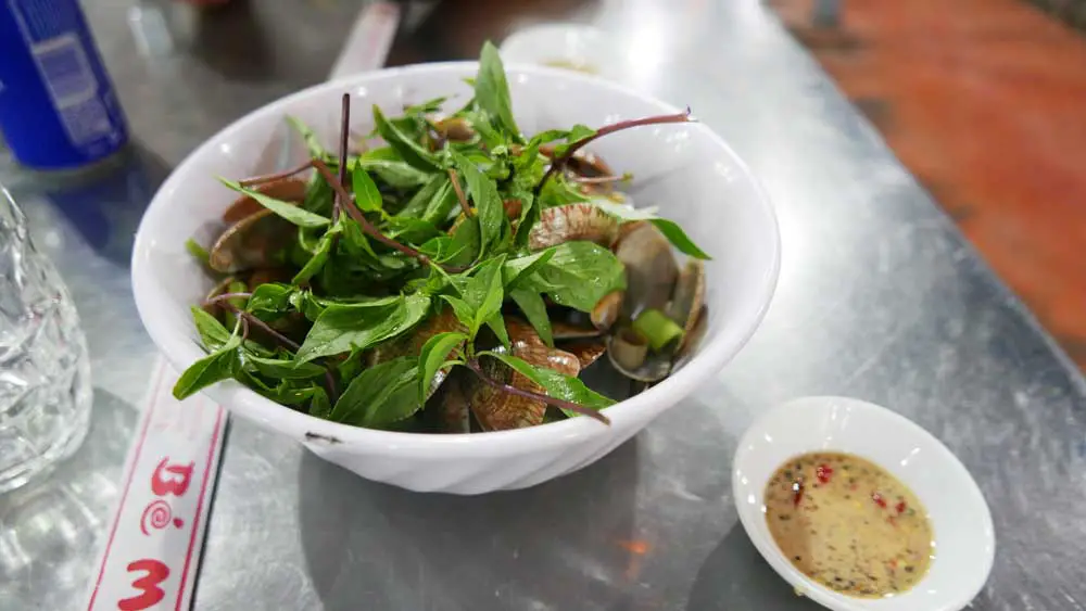 Quan b man b seafood mussels, Danang, Vietnam | Laugh Travel Eat