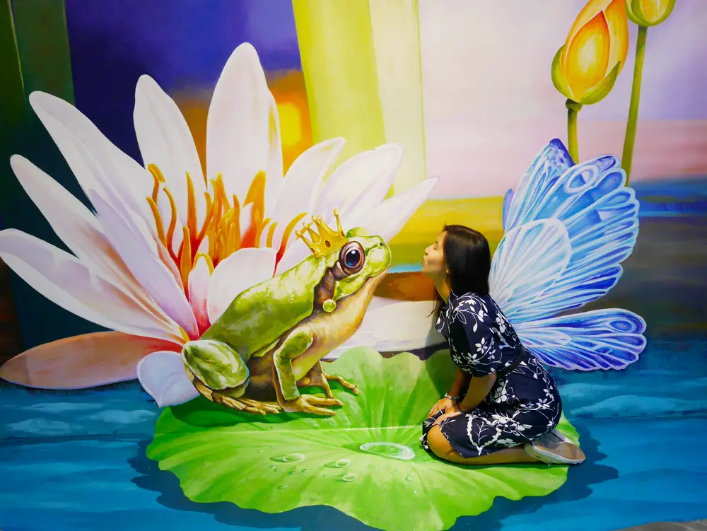 Trickeye Museum, The Peak, Hong Kong | Laugh Travel Eat