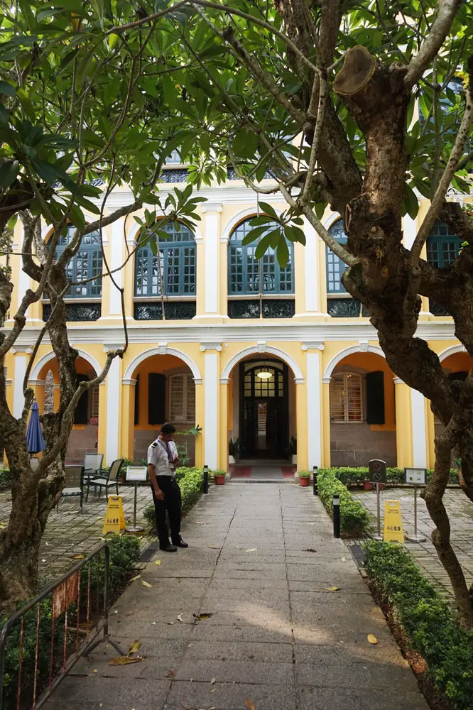 何東圖書館大樓, 澳門
