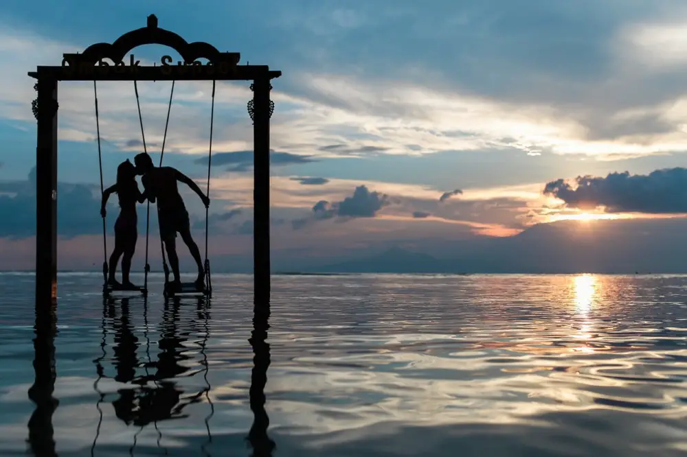 Gili Island, kiss, Bali | Laugh Travel Eat