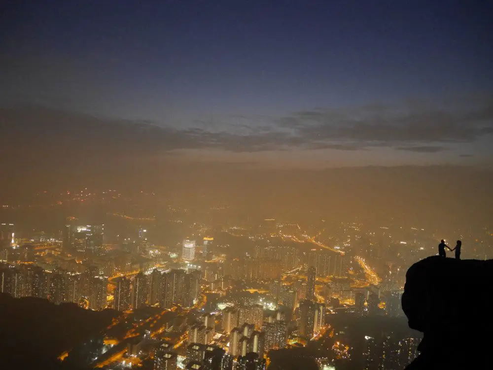 Suicide cliff, couple holding hands, kowloon peak, hong kong | Laugh Travel Eat