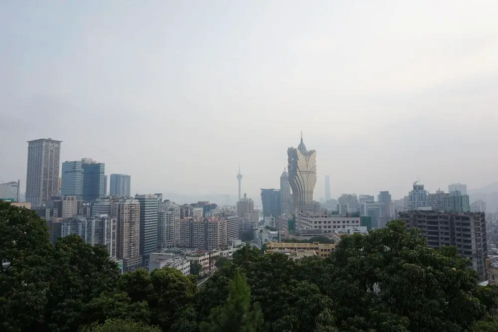 在澳門最高東望洋山望下去的風景
