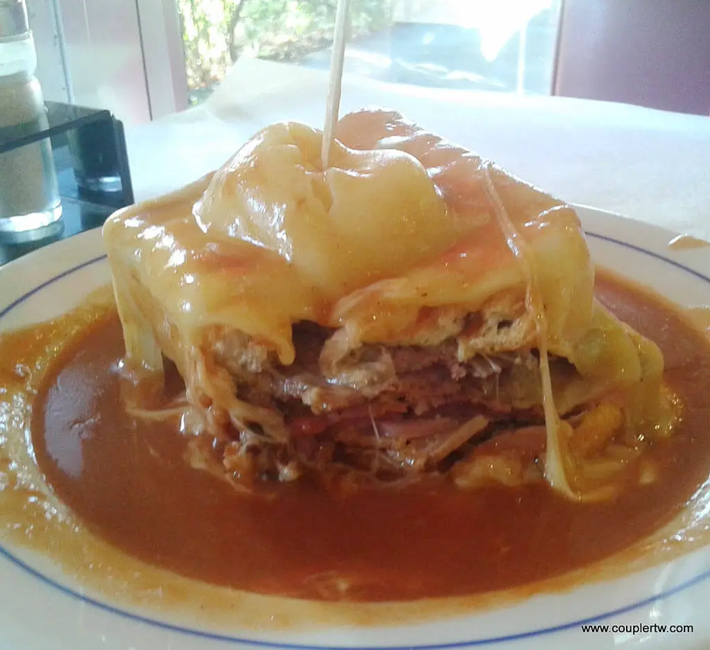Francesinha, Portuguese snack