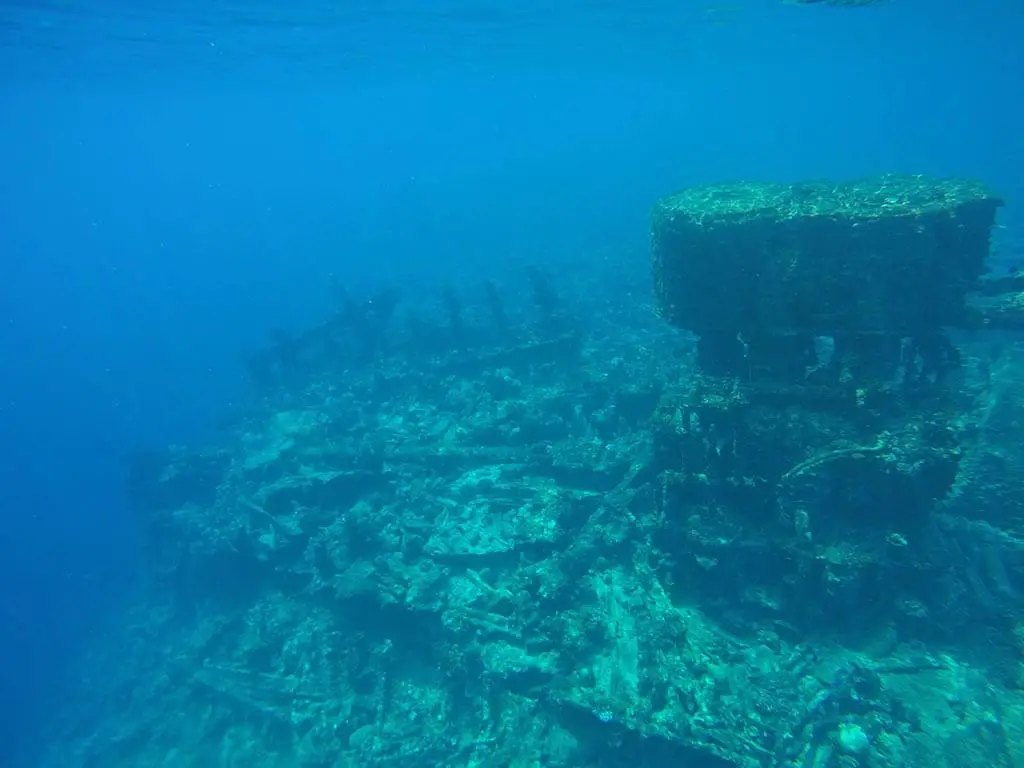 Anchor point shipwreck snorkel, Gaafaru, Maldives