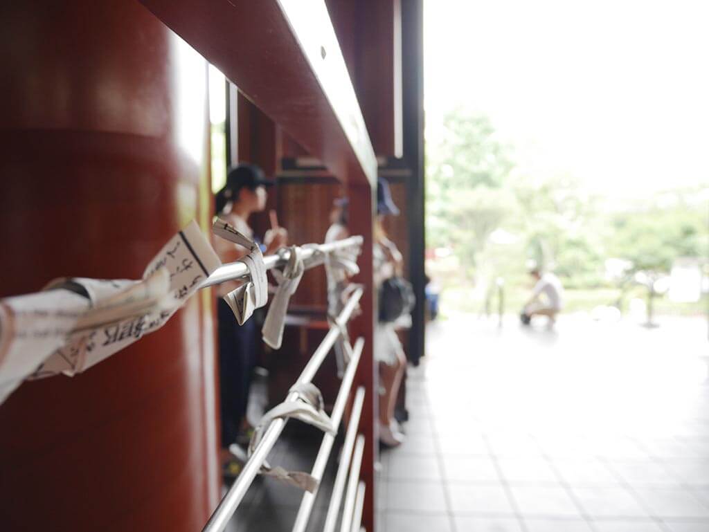 bad luck left behind in sensoji temple, asakusa, taito, tokyo, japan | Laugh Travel Eat