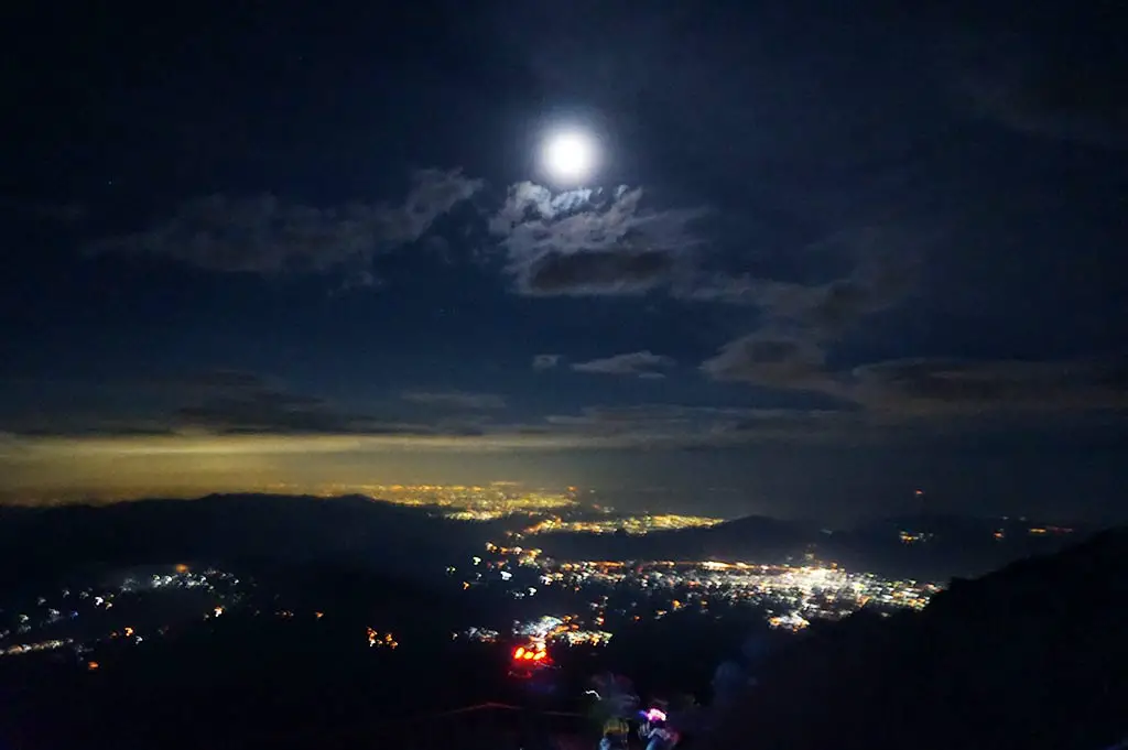 Before dawn breaks on the Mount Fuji summit, Japan | Laugh Travel Eat