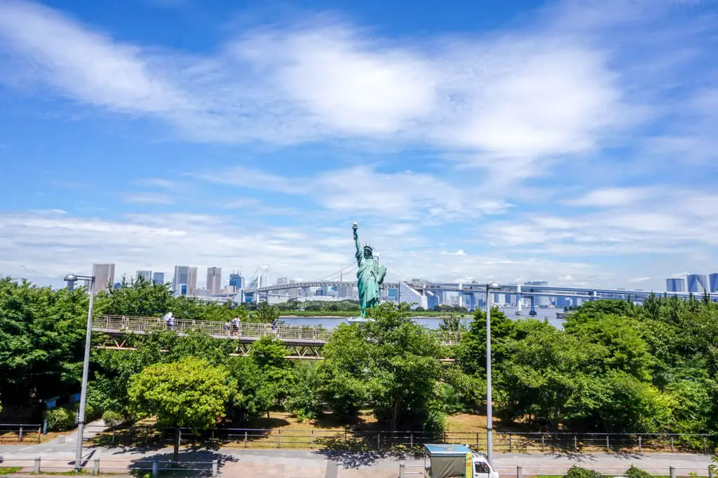 small statue of librety odaiba tokyo | Laugh Travel Eat