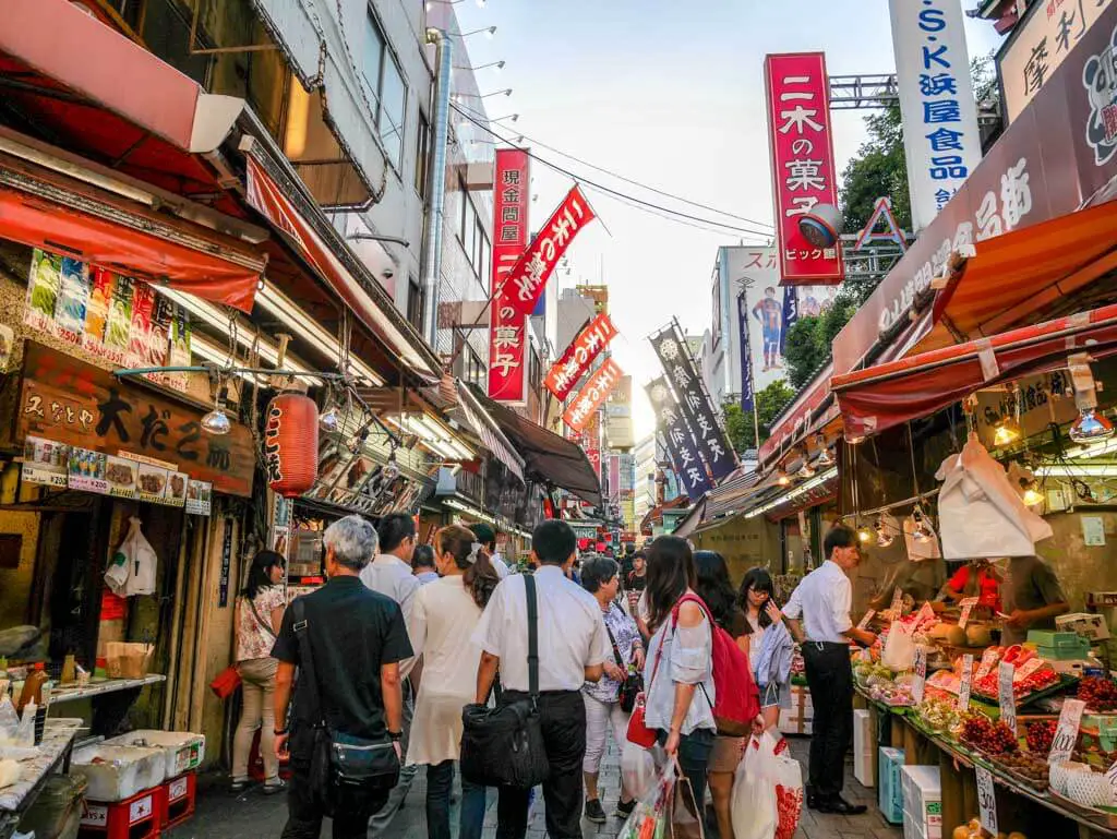 tsukiji fish market, tokyo, Japan | Laugh Travel Eat