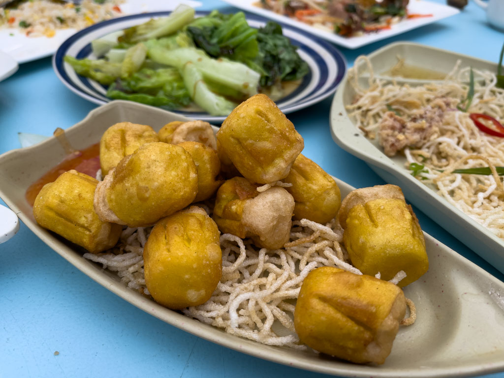 新昌士多東平洲 fried siu mai sun cheong store menu tung ping chau hong kong- laugh travel eat