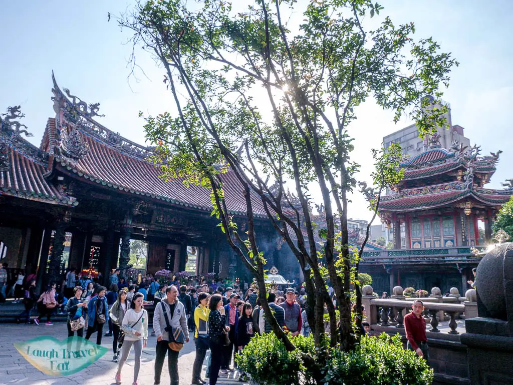 inside lungshan temple taipei taiwan - laugh travel eat-2