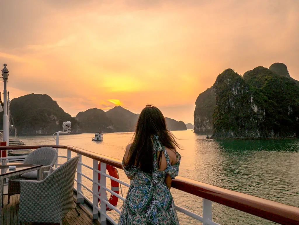 sunset-halong-bay-northern-vietnam-laugh-travel-eat