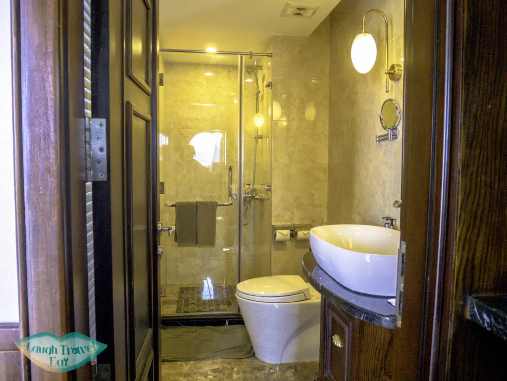 twin-room-bathroom-on-board-paradise-elegance-halong-bay-vietnam-laugh-travel-eat