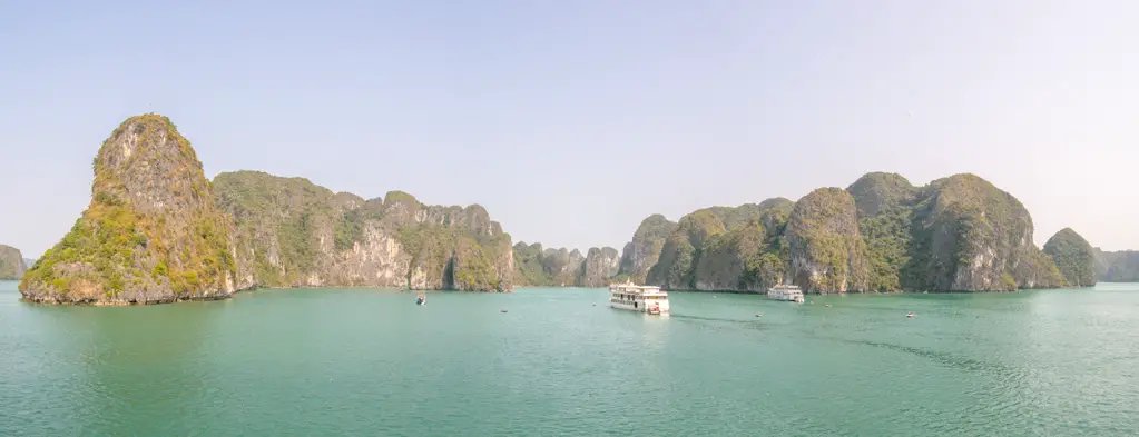 view-of-halong-bay-on-paradise-elegance-vietnam-laugh-travel-eat