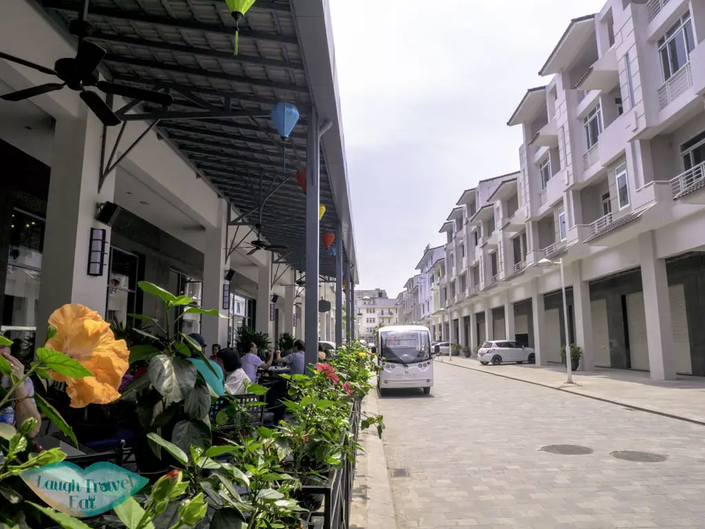 waiting-to-board-at-paradise-hotel-paradise-elegance-halong-bay-vietnam-laugh-travel-eat