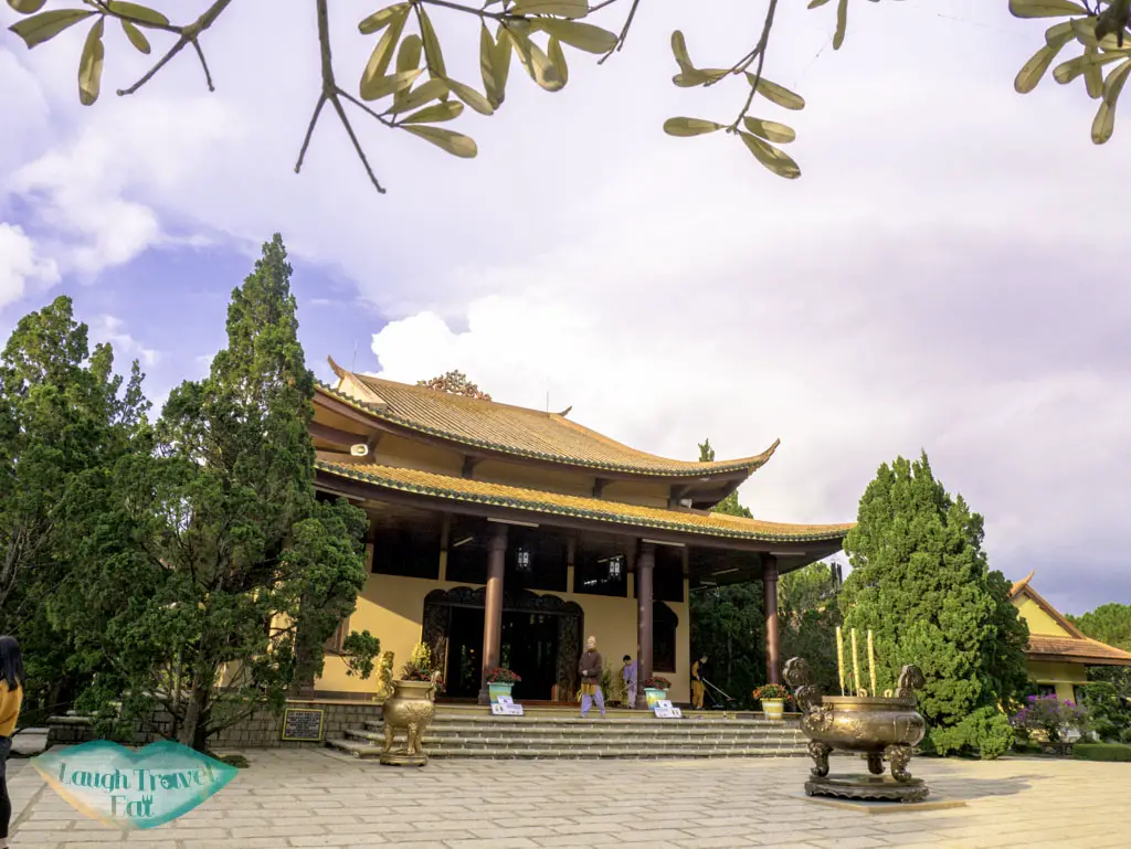 Trúc-Lâm-Temple-Dalat-vietnam-laugh-travel-eat