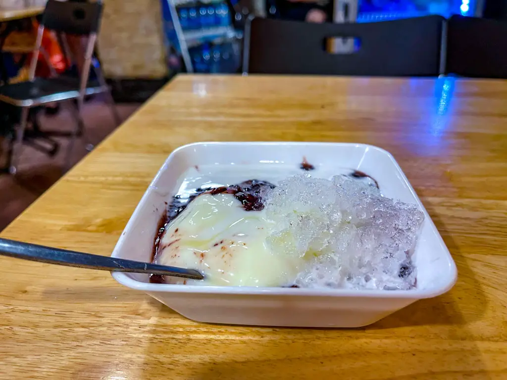 black sticky rice with yoghurt Hương Việt restaurant Hanoi Vietnam - laugh travel eat