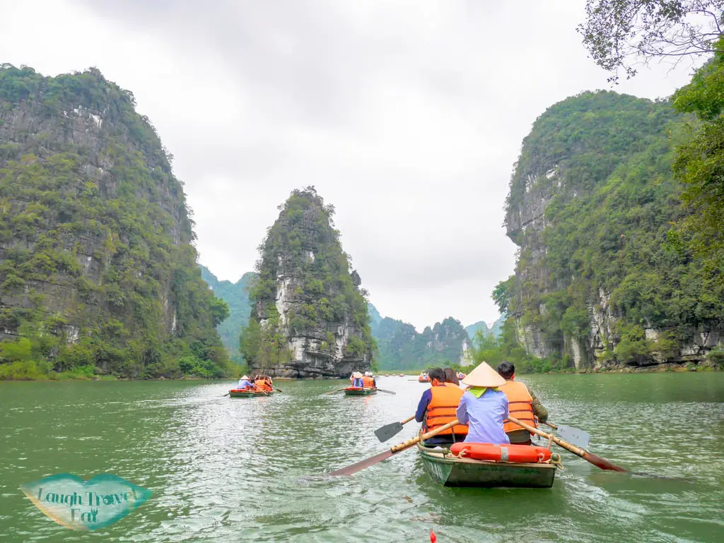 boat-trip-trang-an-ninh-binh-vietnam-laugh-travel-eat