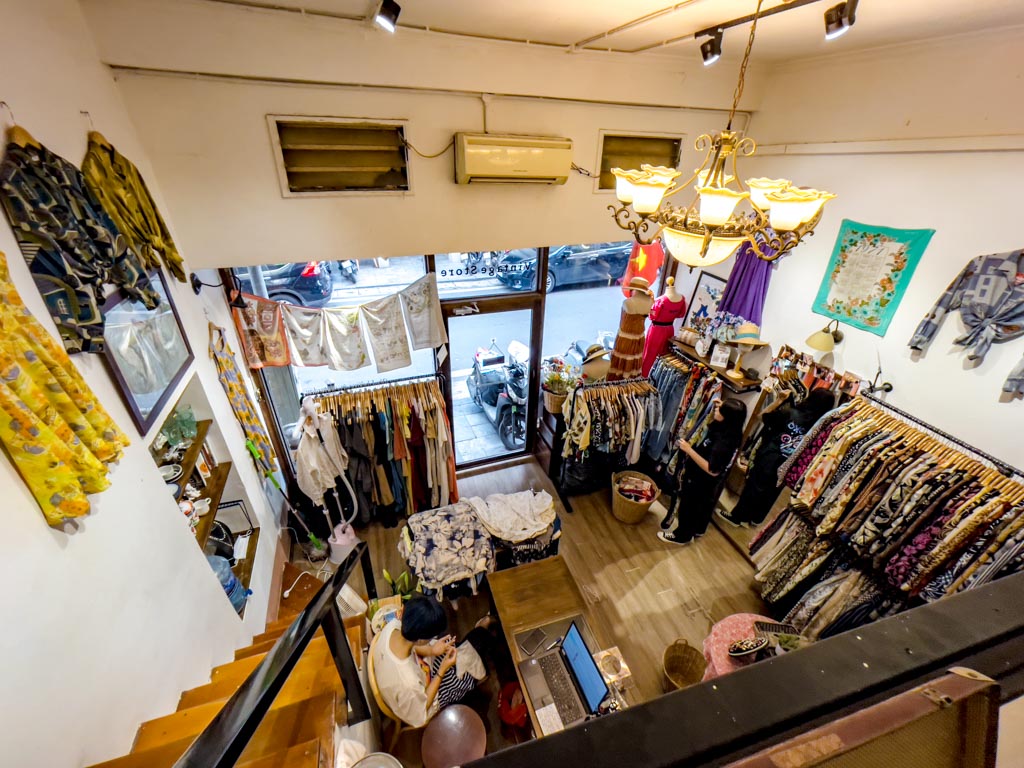 chan con cong vintage store Hanoi Vietnam - laugh travel eat