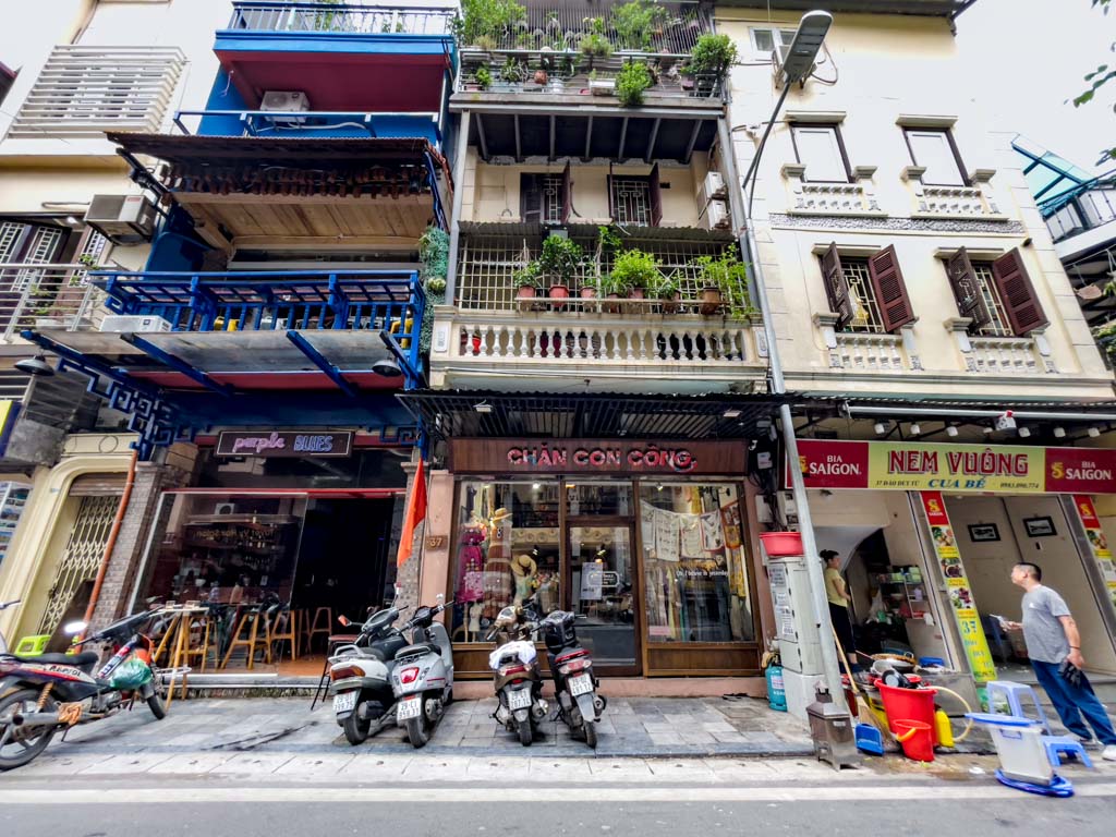 chan con cong vintage store Hanoi Vietnam - laugh travel eat