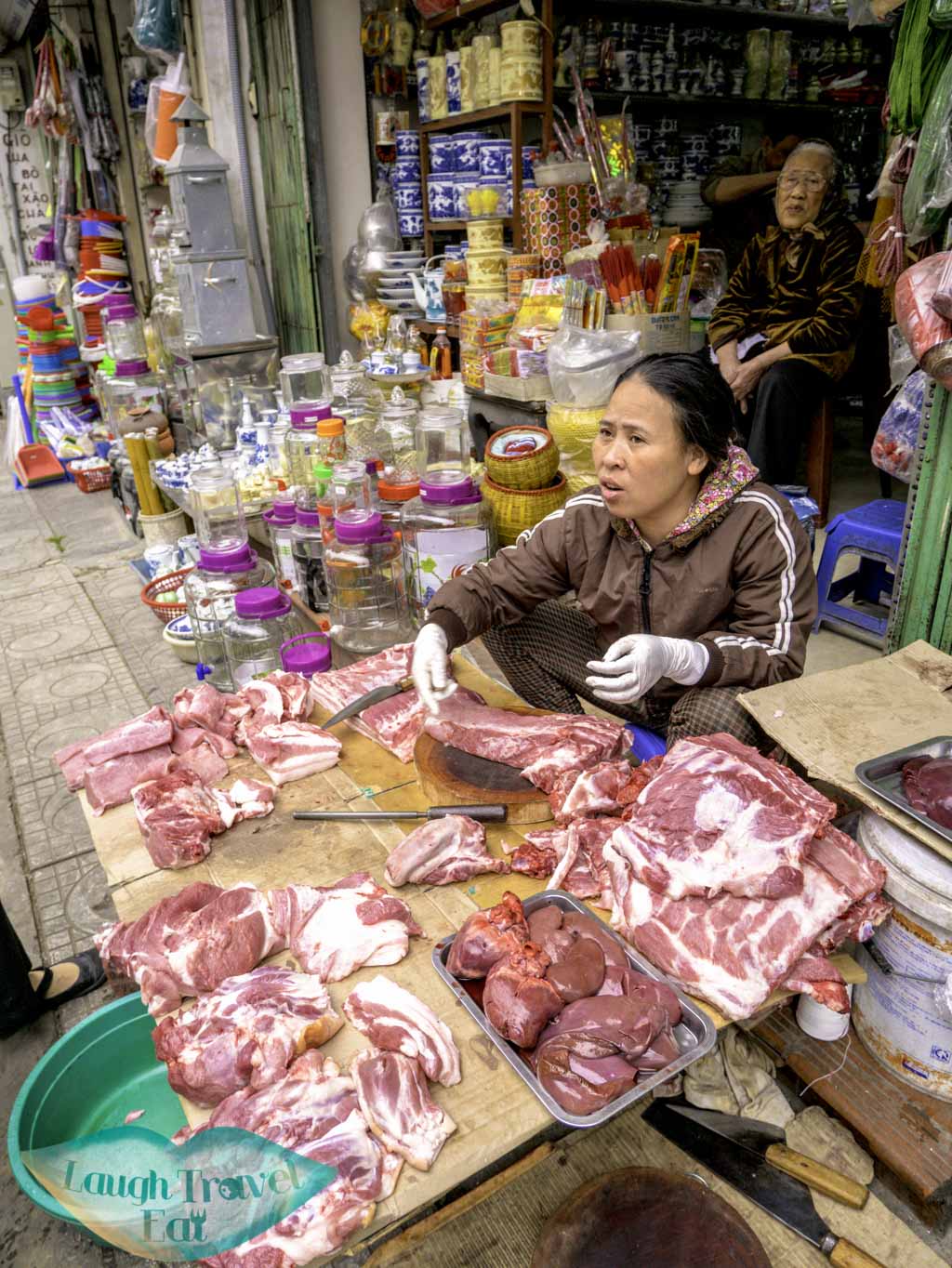 ladies-at-the-meat-market-hanoi-vietnam-laugh-travel-eat