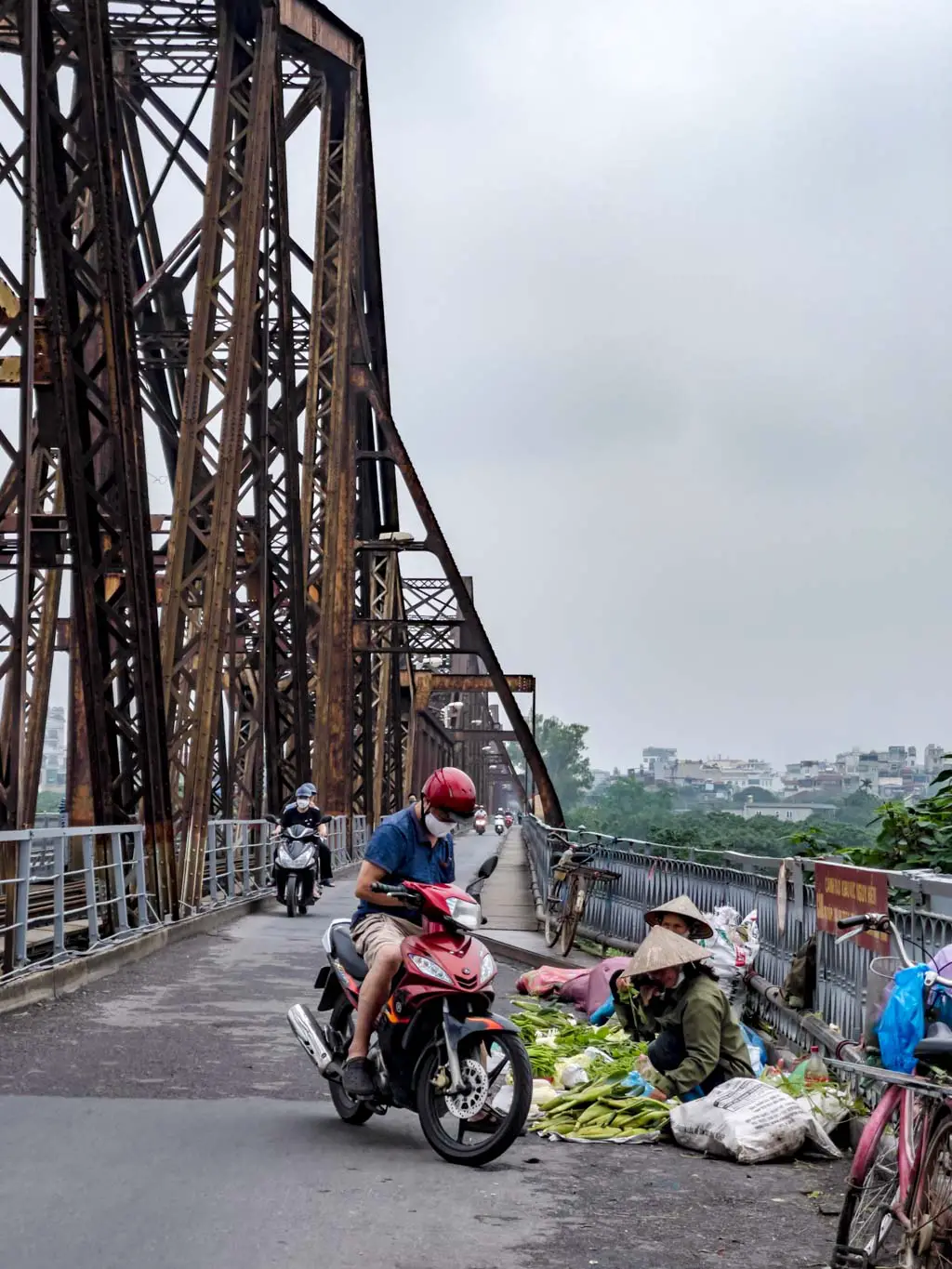 long bien bridge hanoi Vietnam - laugh travel eat
