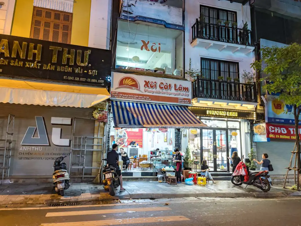 xoi cat lam sticky rice Hanoi Vietnam - laugh travel eat
