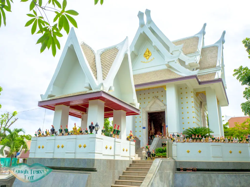 Pan-Tai-Norasingh-Shrine-bangkok-thailand-laugh-travel-eat