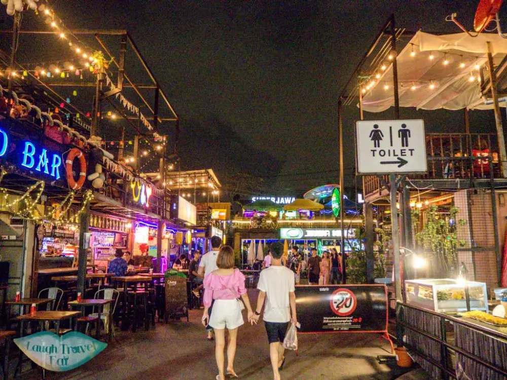 bar-and-restarurants-in-Ratchada-Night-Market-bangkok-thailand-laugh-travel-eat