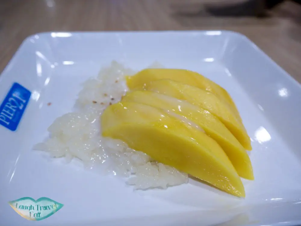 half-portion-mango-sticky-rice-terminal-21-bangkok-thailand-laugh-travel-eat