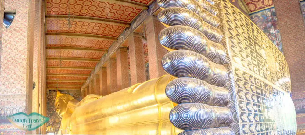 reclining-buddha-statue-wat-pho-bangkok-Thailand-laugh-travel-eat