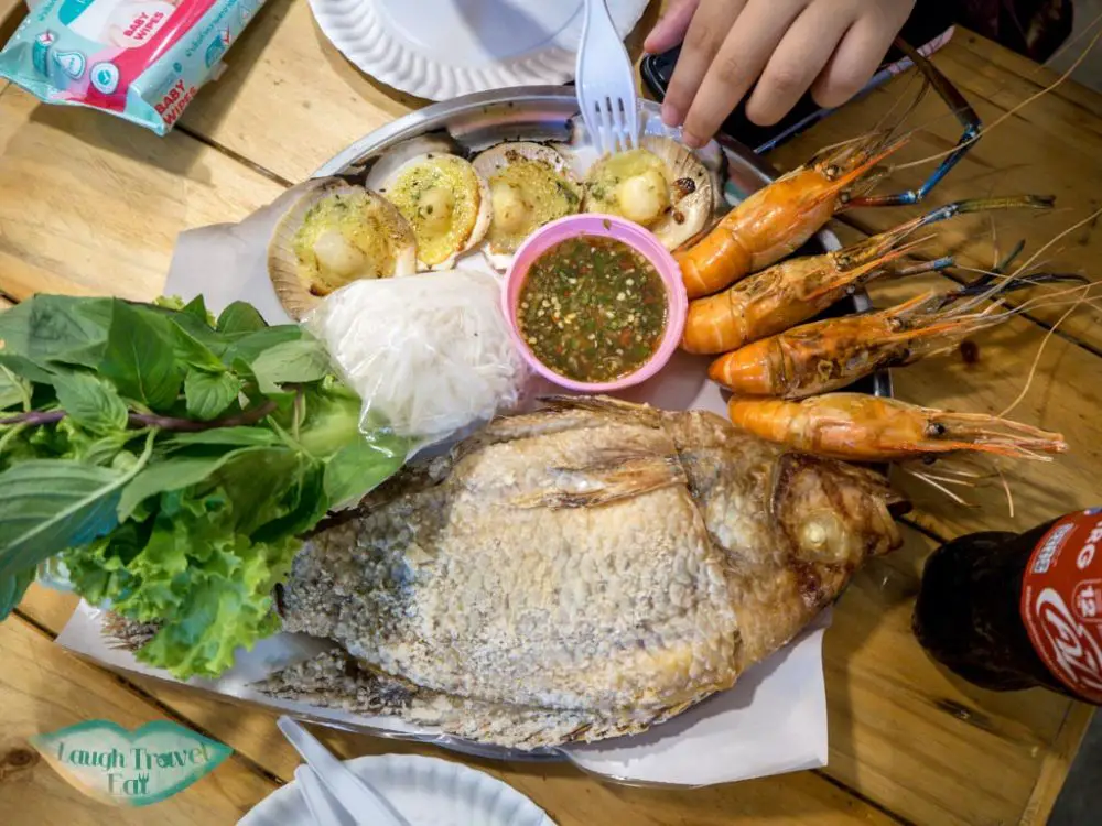 seafood-platter-at-Ratchada-Night-Market-bangkok-thailand-laugh-travel-eat