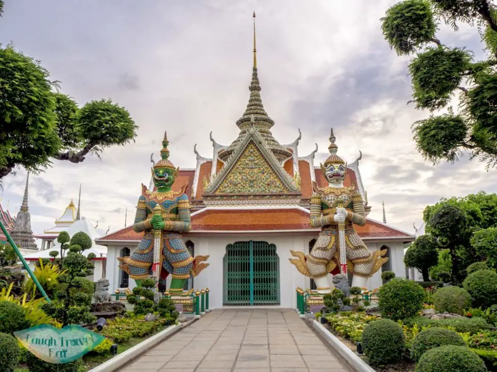 wat-arun-other-entrance-bangkok-Thailand-laugh-travel-eat