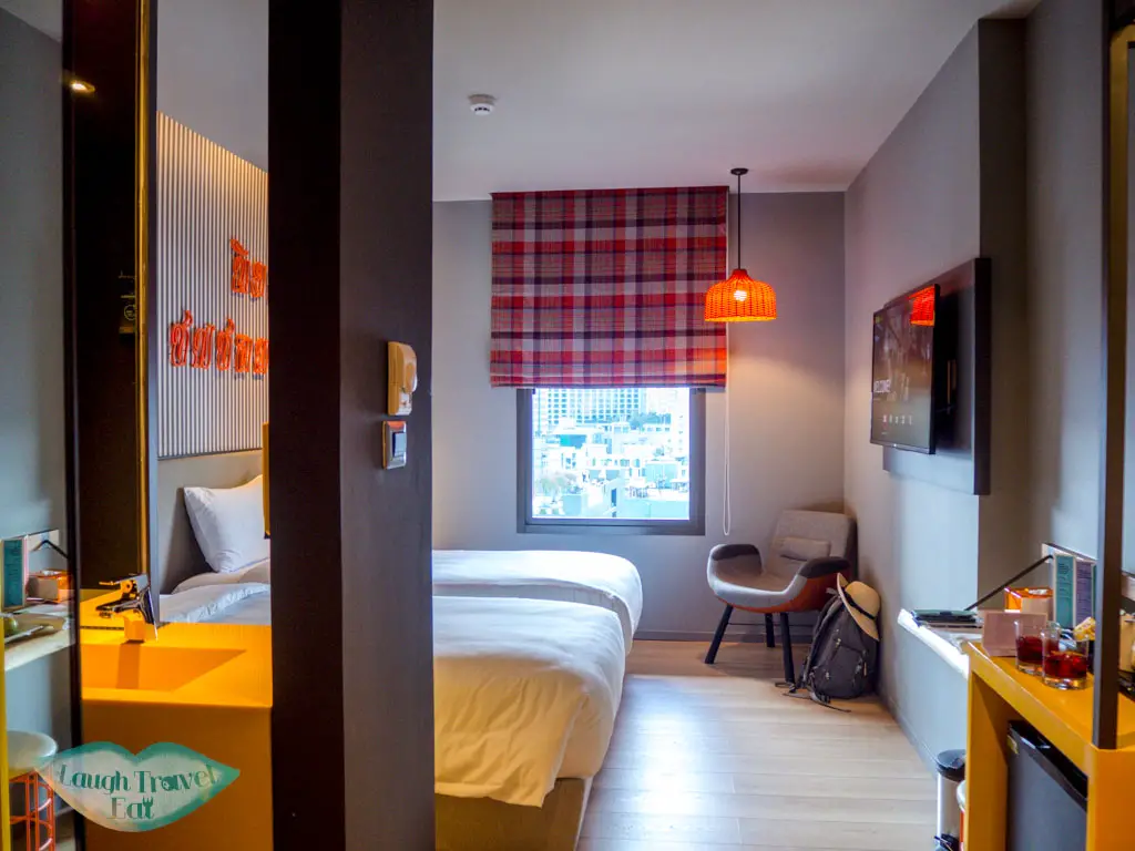 Ibis-Bangkok-Sukhumvit-4-twin-room-bangkok-thailand-laugh-travel-eat