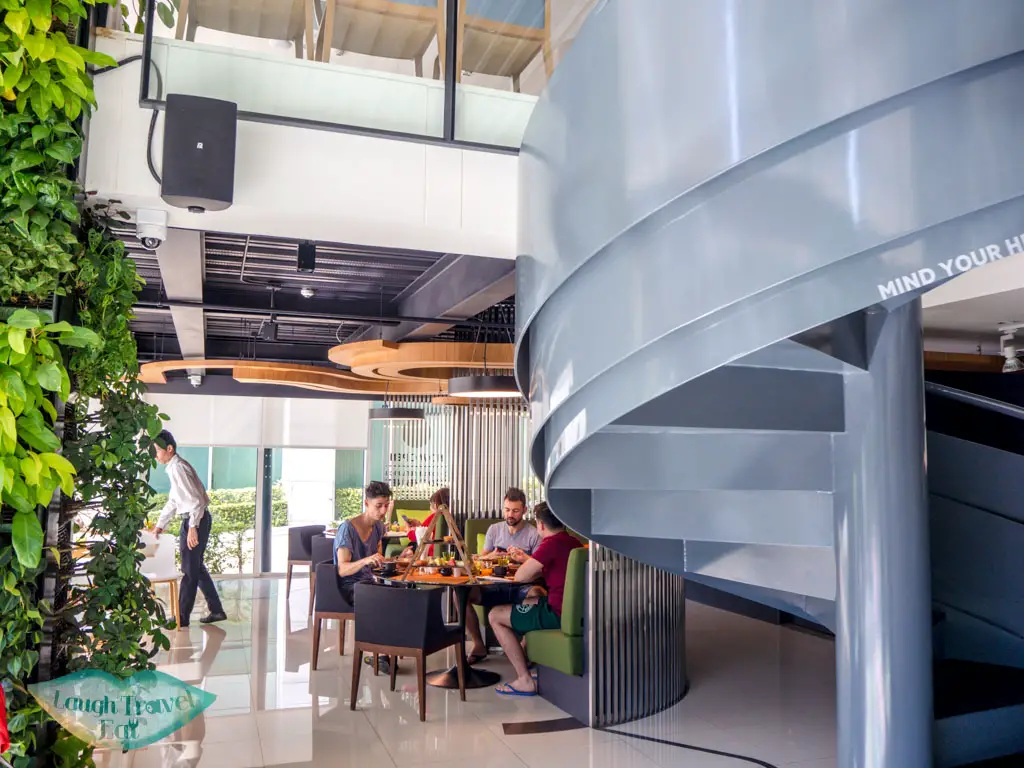 dinning-room-zazz-urban-bangkok-thailand-laugh-travel-eat