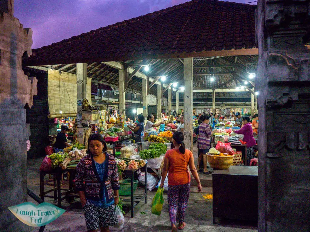 early-morning-Penarungan-village-market-shanti-toya-ashram-bali-indonesia-laugh-travel-eat