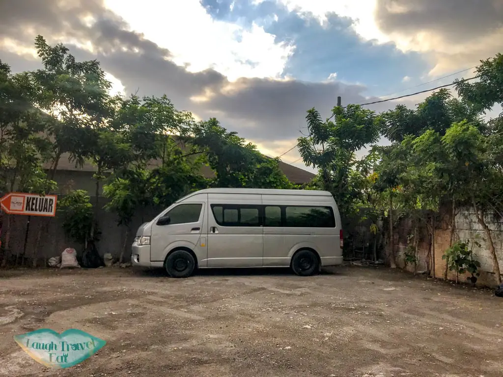 indotravel-minivan-seminyak-bali-indonesia-laugh-travel-eat